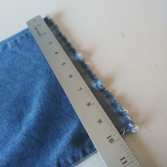 Logo by Lori Goldstein women's size 12P Taper Capri Jeans - Picture 12 of 16